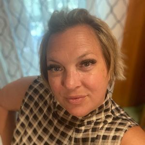 Meet your Posher, Dana